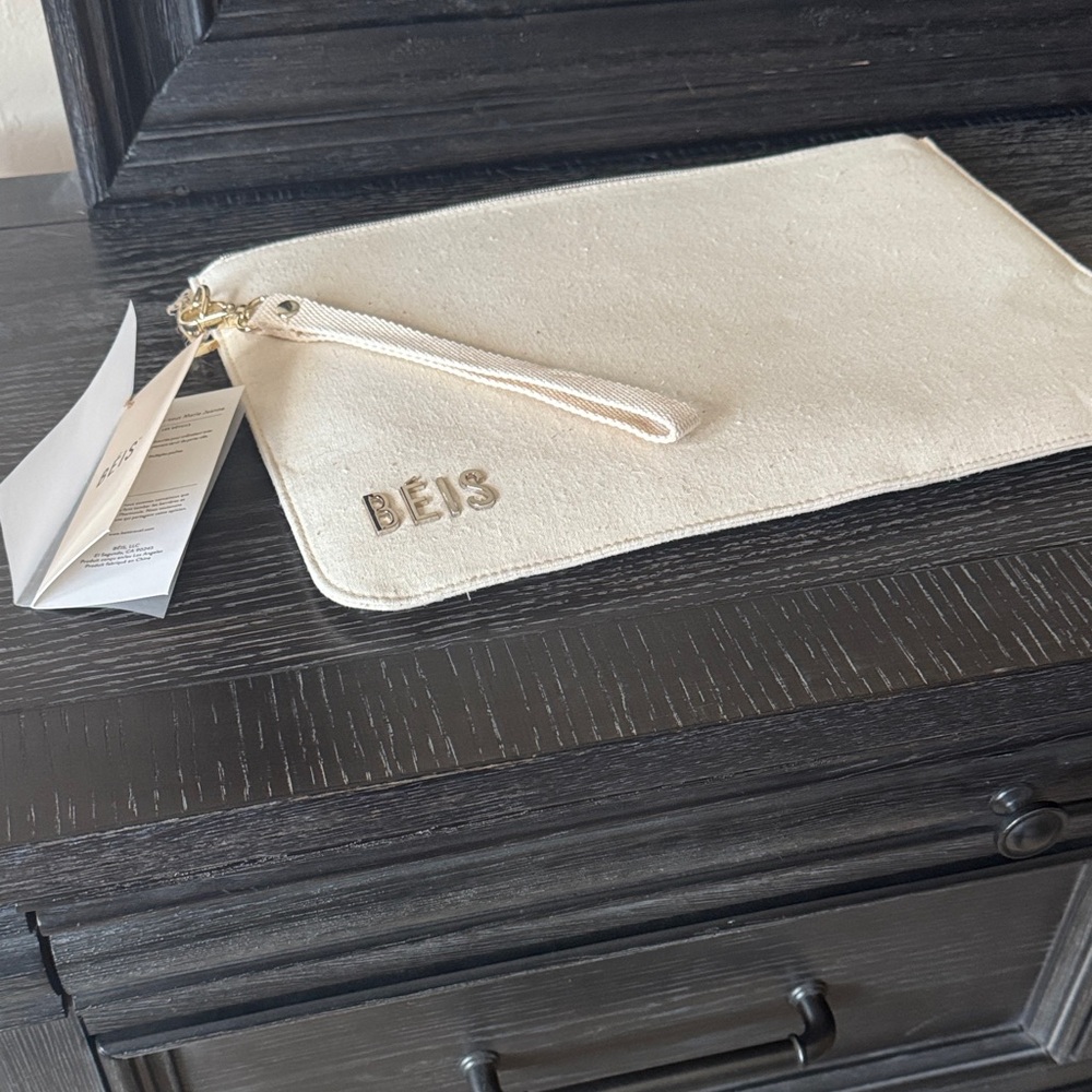 BEIS - The Toke Tote, padded laptop travel sleeve.